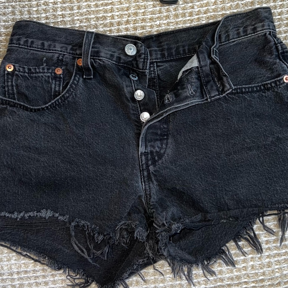 Levi’s women’s distressed shorts, W27